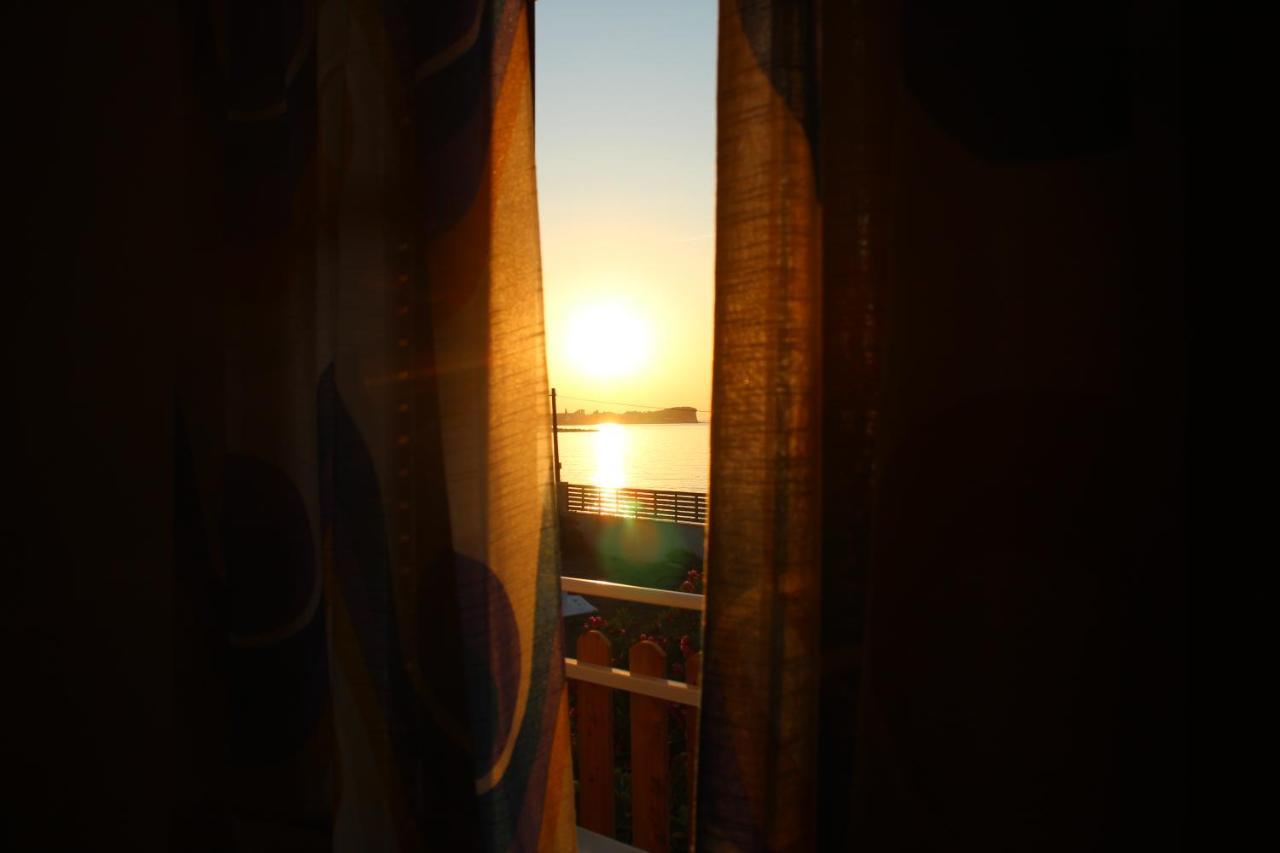 Anastazia'S Seaside Apartments Roda  Bagian luar foto